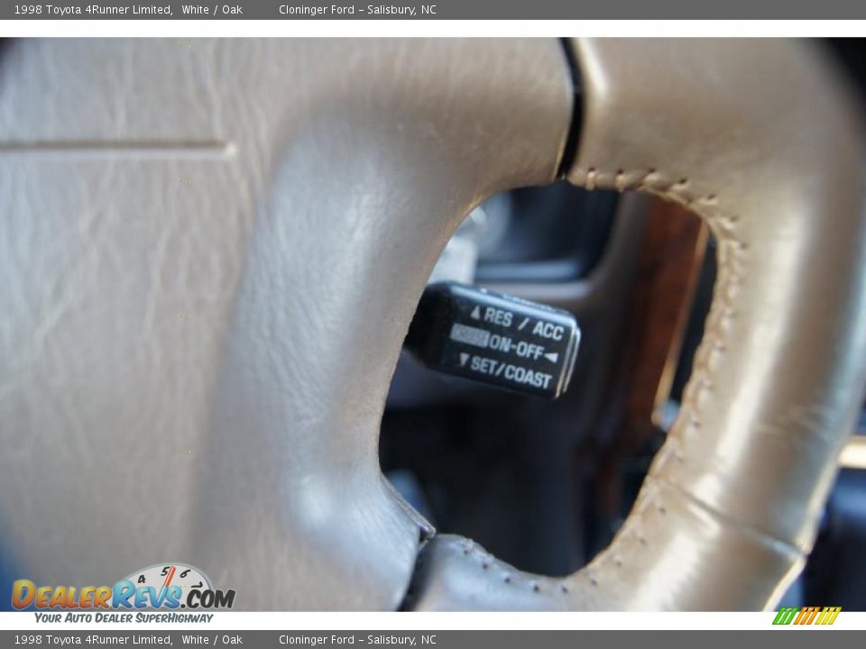 1998 Toyota 4Runner Limited White / Oak Photo #29