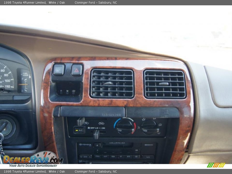 1998 Toyota 4Runner Limited White / Oak Photo #31