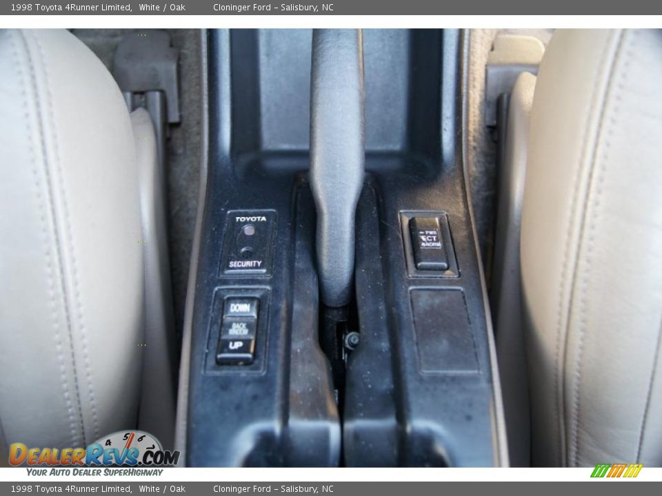 1998 Toyota 4Runner Limited White / Oak Photo #34