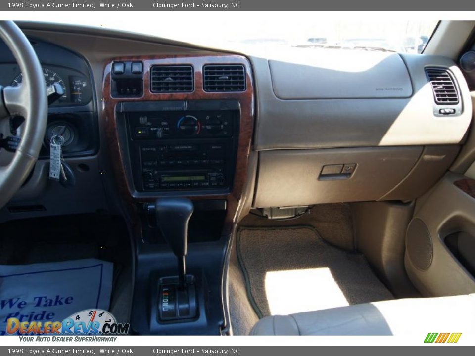1998 Toyota 4Runner Limited White / Oak Photo #35