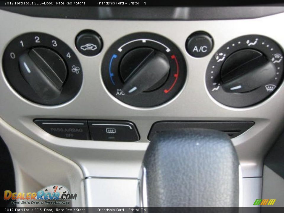 Controls of 2012 Ford Focus SE 5-Door Photo #24