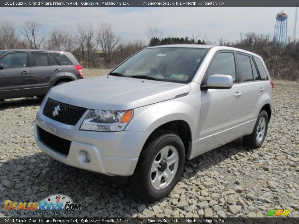Front 3/4 View of 2011 Suzuki Grand Vitara Premium 4x4 Photo #6