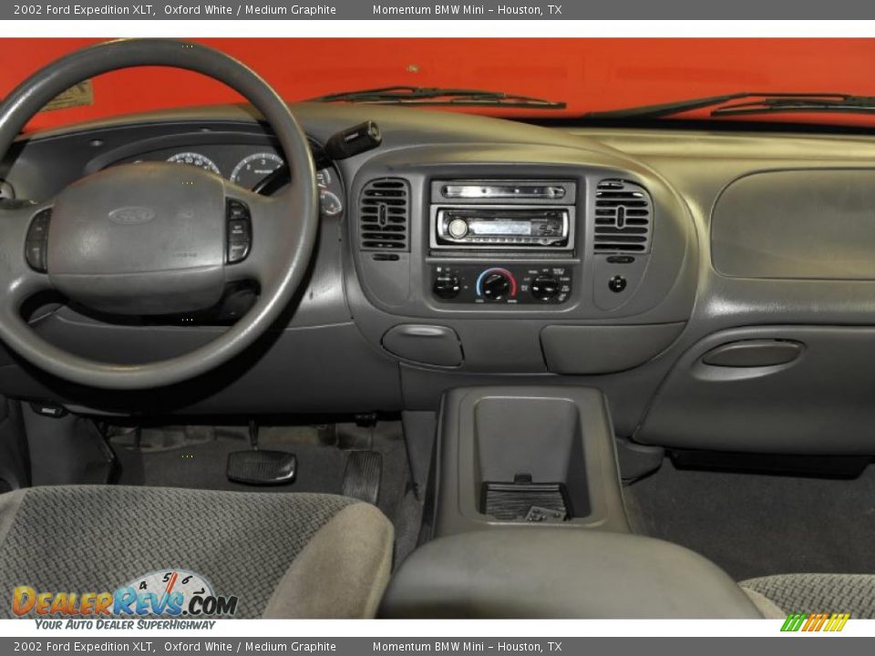 Dashboard of 2002 Ford Expedition XLT Photo #5