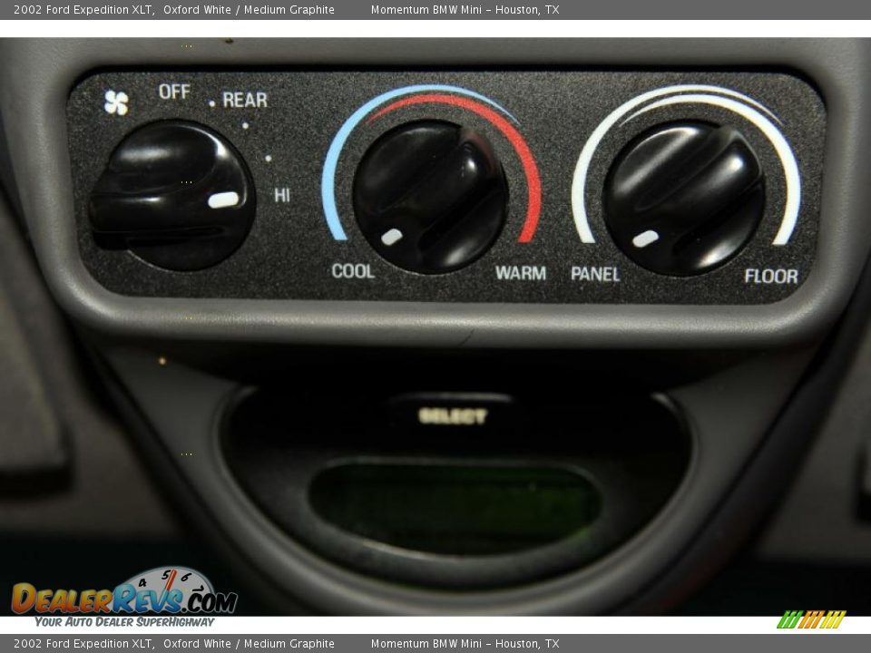 Controls of 2002 Ford Expedition XLT Photo #23