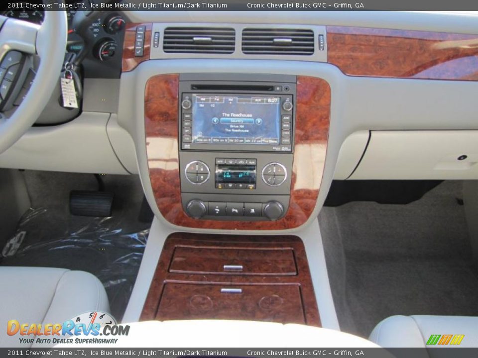 Controls of 2011 Chevrolet Tahoe LTZ Photo #15