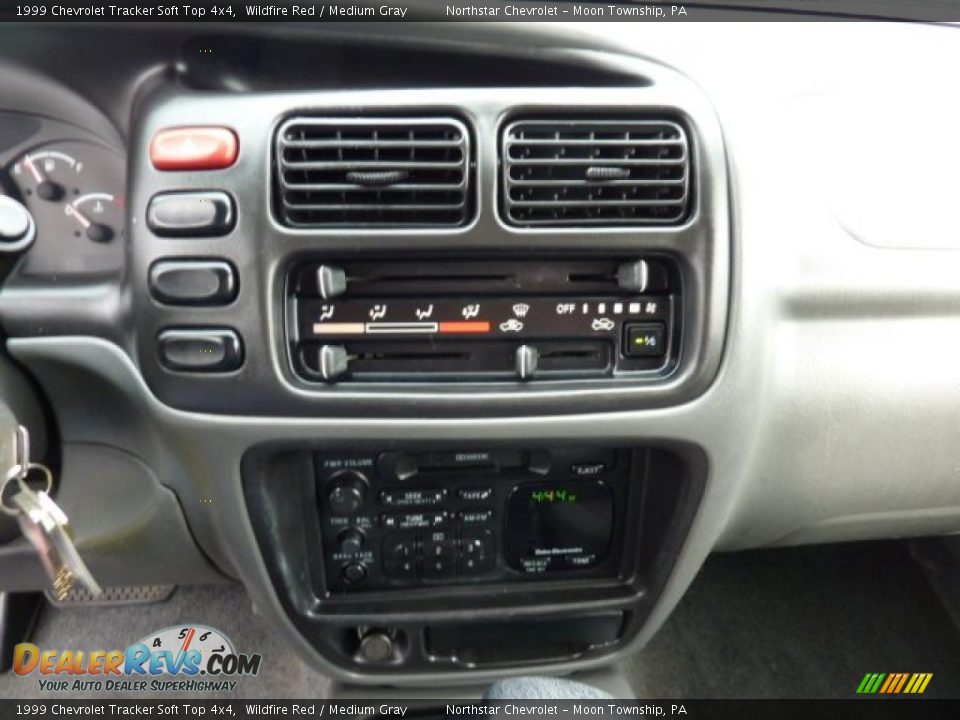 Controls of 1999 Chevrolet Tracker Soft Top 4x4 Photo #14