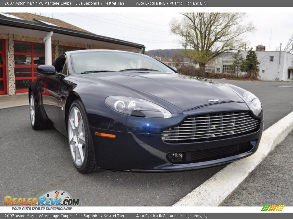 Front 3/4 View of 2007 Aston Martin V8 Vantage Coupe Photo #4