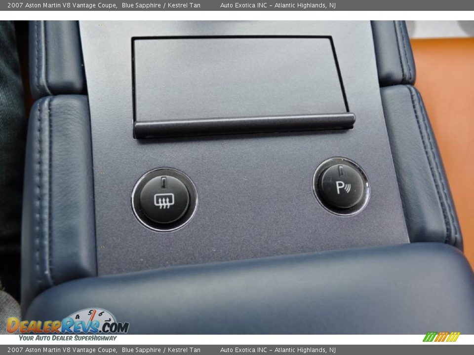 Controls of 2007 Aston Martin V8 Vantage Coupe Photo #17