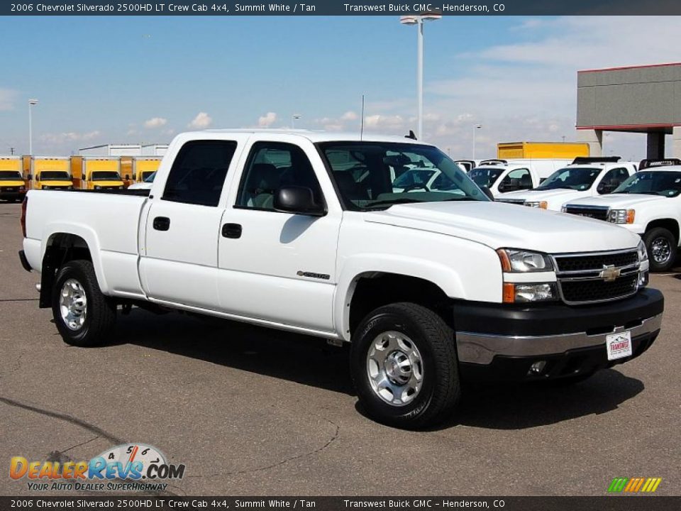 Front 3/4 View of 2006 Chevrolet Silverado 2500HD LT Crew Cab 4x4 Photo #1