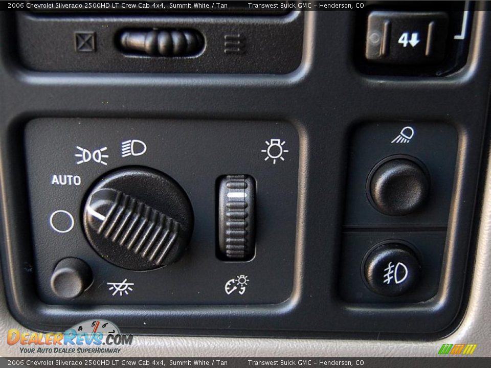 Controls of 2006 Chevrolet Silverado 2500HD LT Crew Cab 4x4 Photo #12