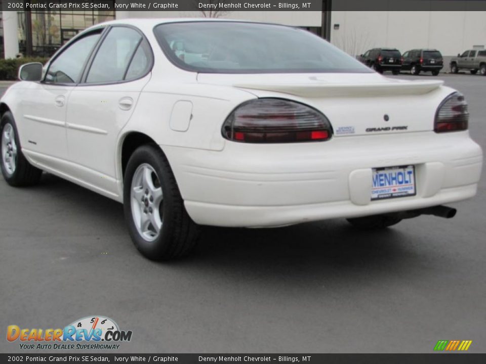 2002 Pontiac Grand Prix SE Sedan Ivory White / Graphite Photo #3