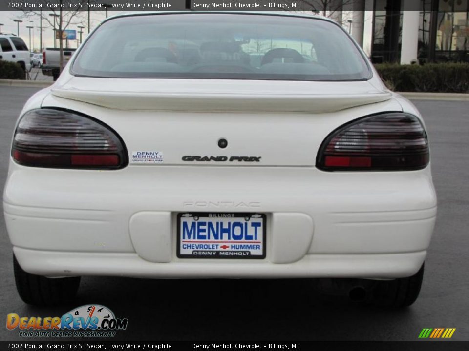 2002 Pontiac Grand Prix SE Sedan Ivory White / Graphite Photo #4