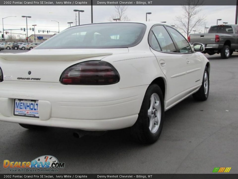 2002 Pontiac Grand Prix SE Sedan Ivory White / Graphite Photo #5