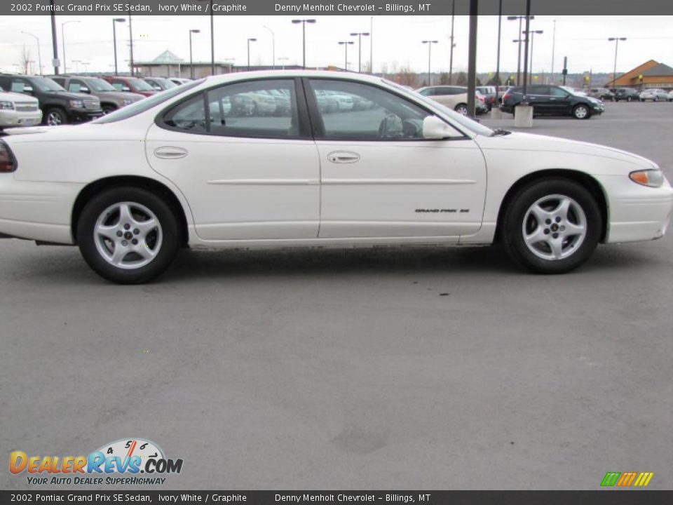 2002 Pontiac Grand Prix SE Sedan Ivory White / Graphite Photo #6