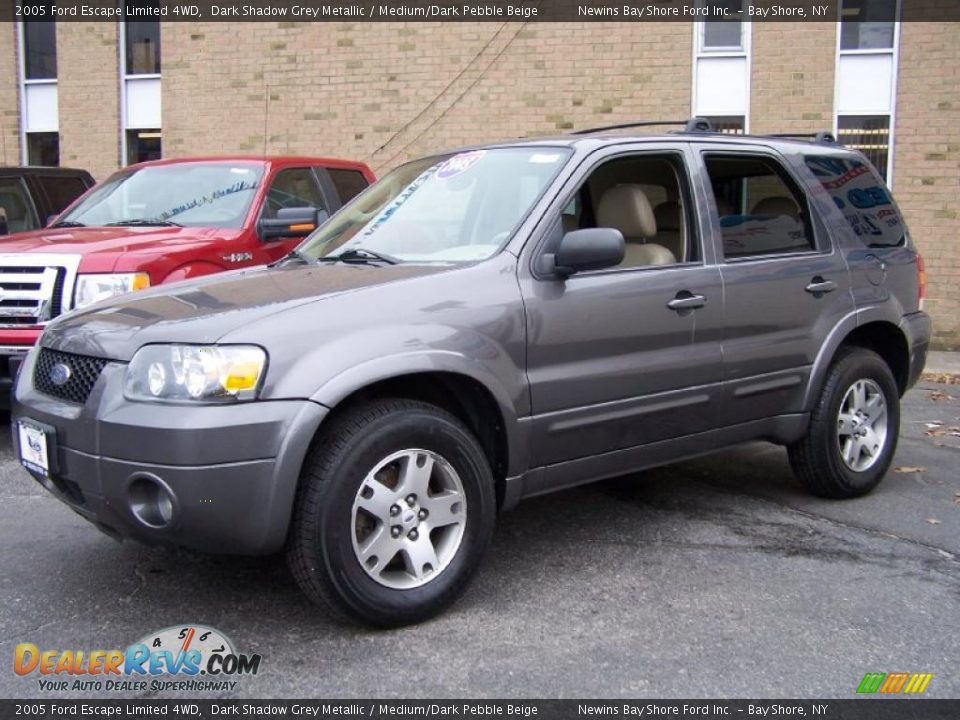 Front 3/4 View of 2005 Ford Escape Limited 4WD Photo #1