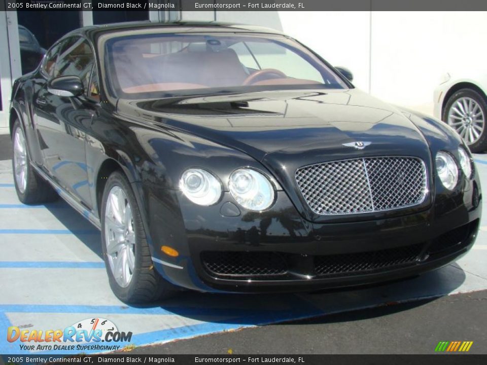 Front 3/4 View of 2005 Bentley Continental GT  Photo #3