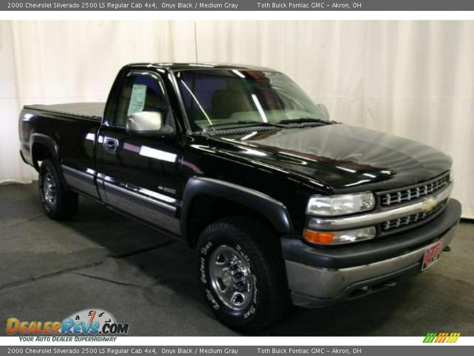 2000 Chevrolet Silverado 2500 LS Regular Cab 4x4 Onyx Black / Medium Gray Photo #1