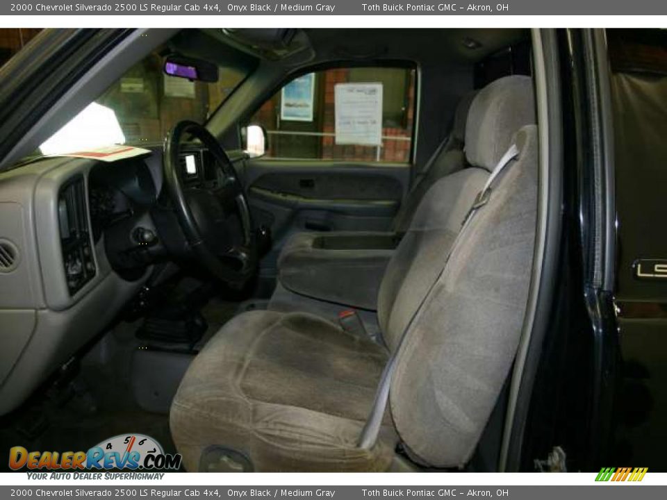 2000 Chevrolet Silverado 2500 LS Regular Cab 4x4 Onyx Black / Medium Gray Photo #4