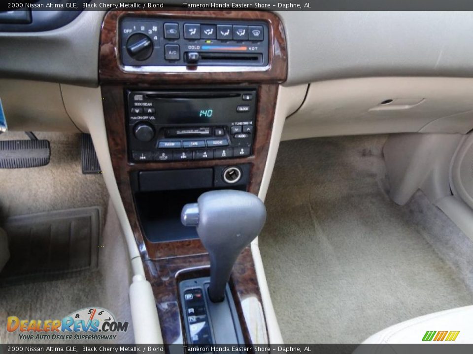 2000 Nissan Altima GLE Black Cherry Metallic / Blond Photo #20