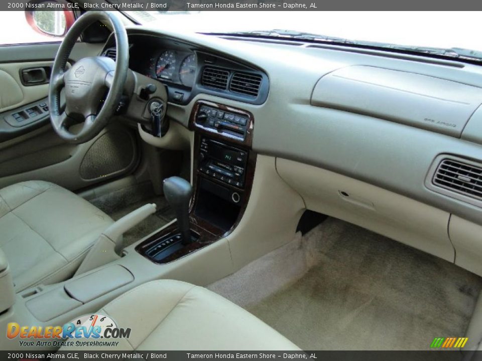 2000 Nissan Altima GLE Black Cherry Metallic / Blond Photo #23