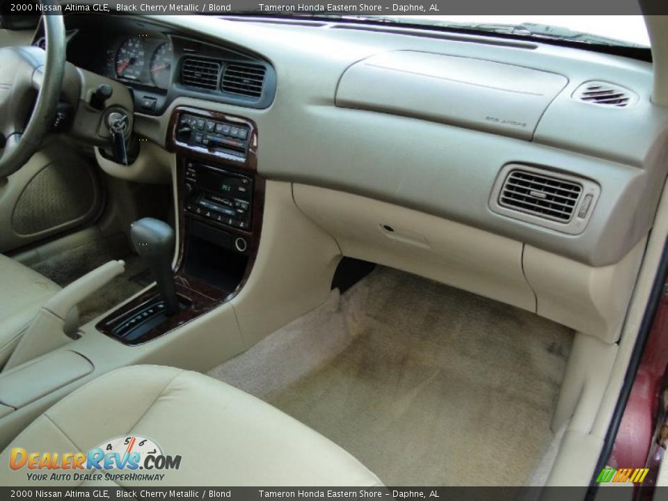 2000 Nissan Altima GLE Black Cherry Metallic / Blond Photo #24