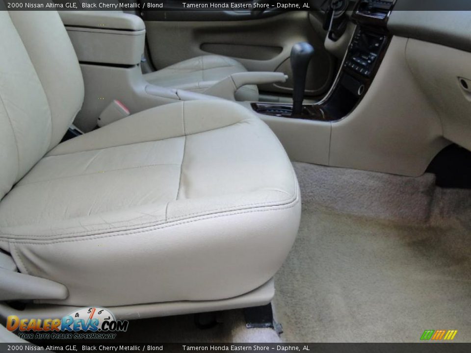 2000 Nissan Altima GLE Black Cherry Metallic / Blond Photo #25
