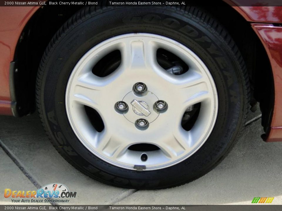 2000 Nissan Altima GLE Black Cherry Metallic / Blond Photo #35