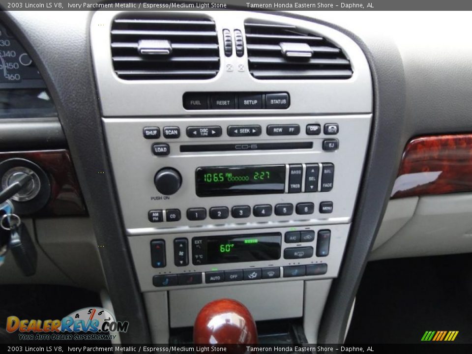 Controls of 2003 Lincoln LS V8 Photo #22