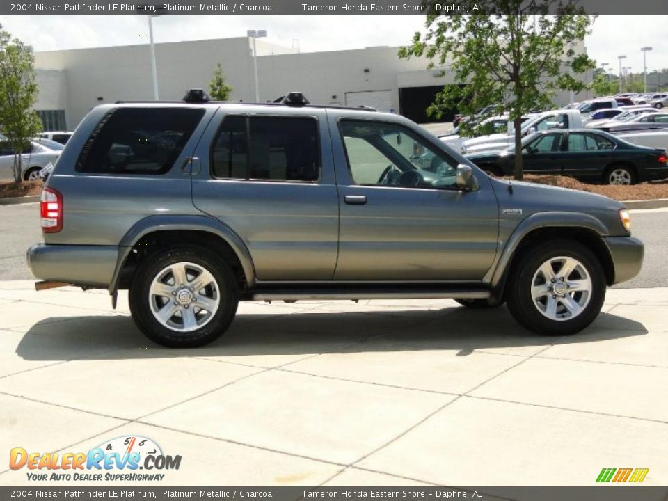 2004 Nissan Pathfinder LE Platinum Platinum Metallic / Charcoal Photo #3