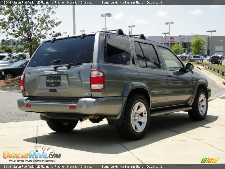 2004 Nissan Pathfinder LE Platinum Platinum Metallic / Charcoal Photo #4