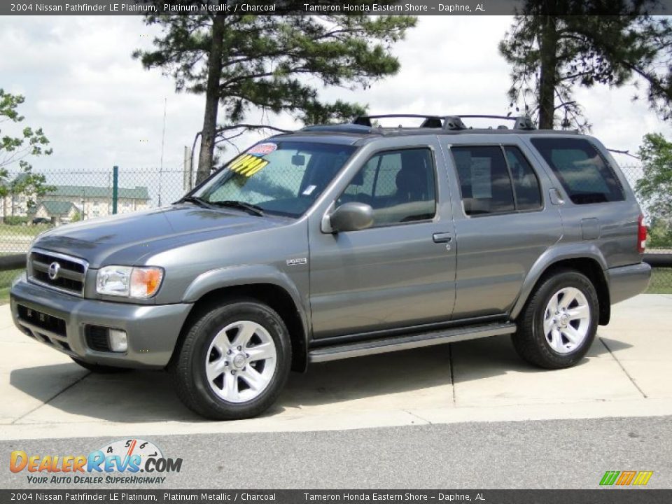 2004 Nissan Pathfinder LE Platinum Platinum Metallic / Charcoal Photo #9