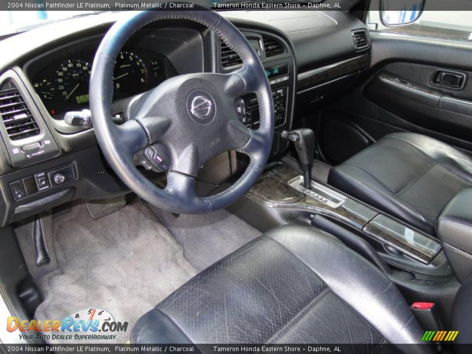 Charcoal Interior - 2004 Nissan Pathfinder LE Platinum Photo #13