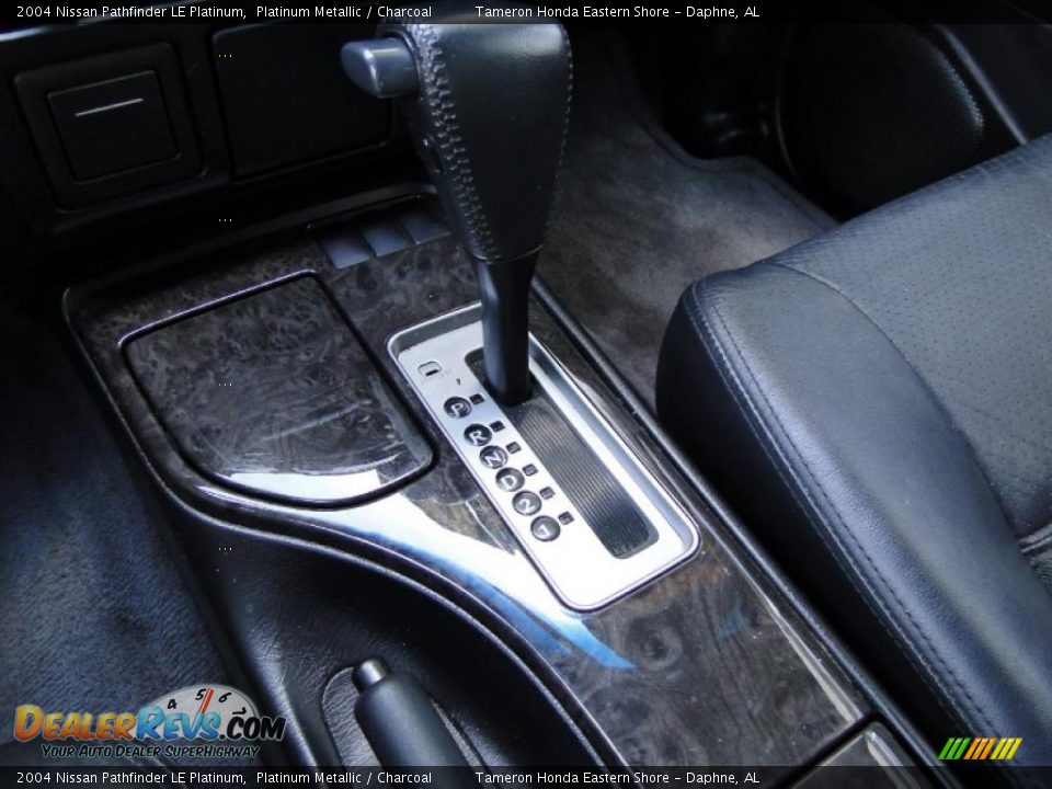 2004 Nissan Pathfinder LE Platinum Shifter Photo #22