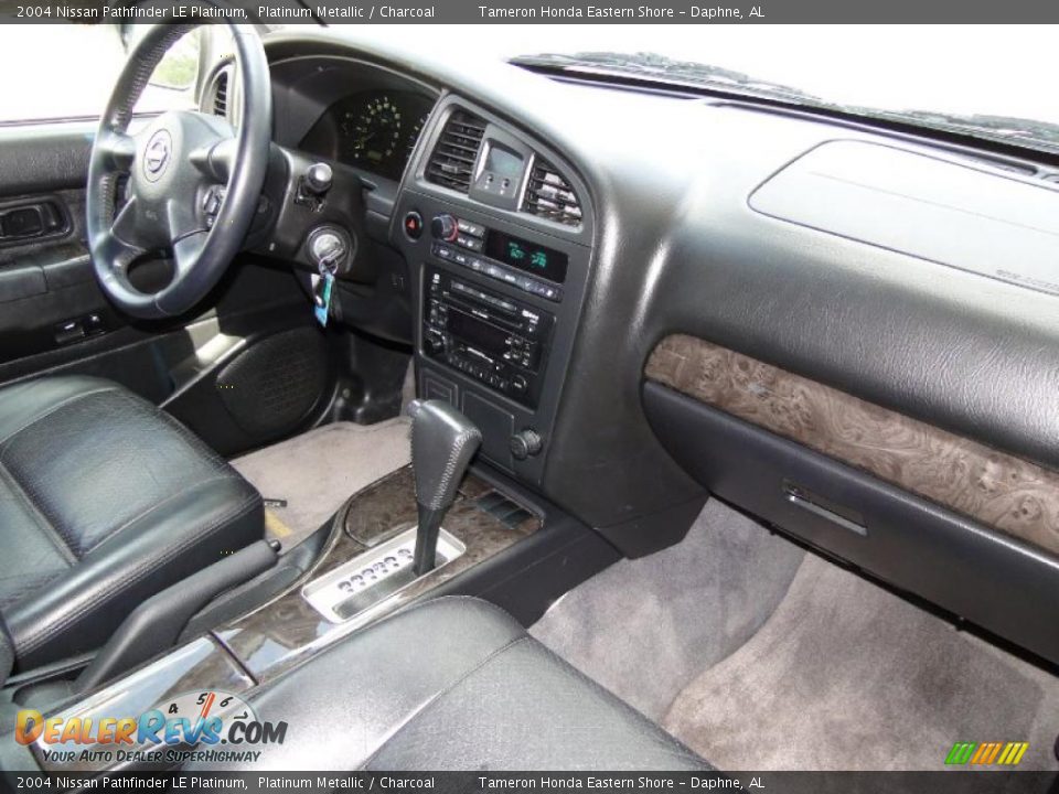 Charcoal Interior - 2004 Nissan Pathfinder LE Platinum Photo #25