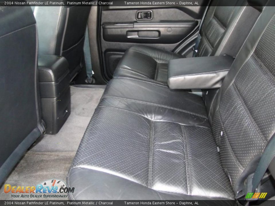 Charcoal Interior - 2004 Nissan Pathfinder LE Platinum Photo #28