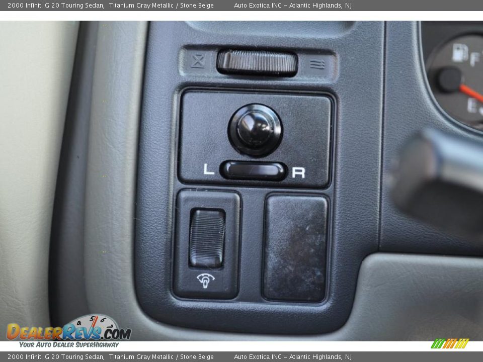 Controls of 2000 Infiniti G 20 Touring Sedan Photo #14