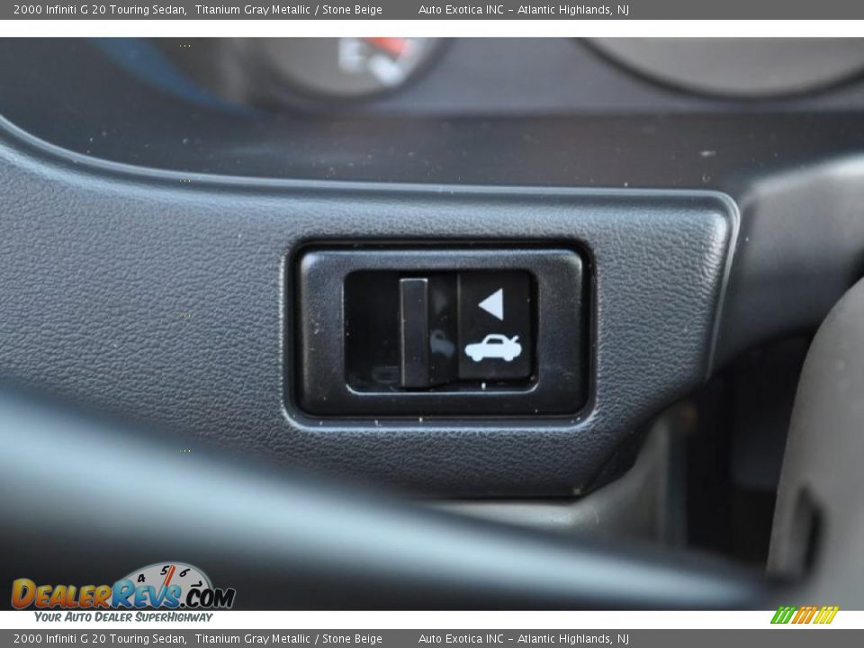 Controls of 2000 Infiniti G 20 Touring Sedan Photo #15