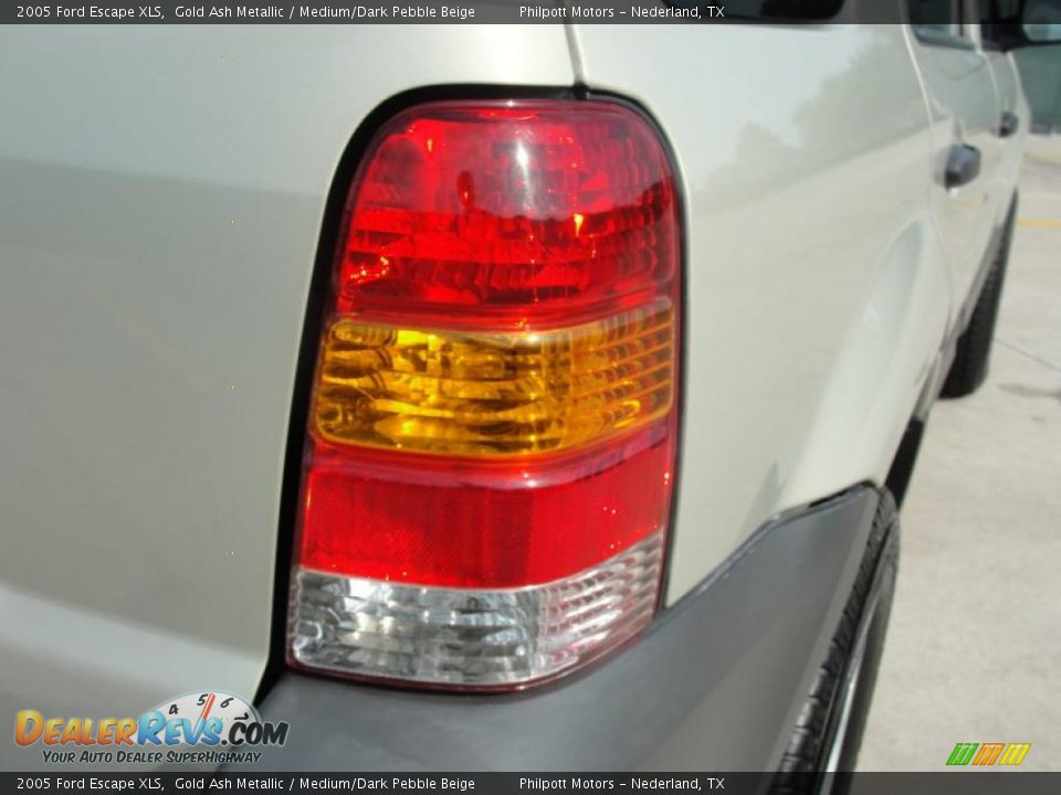 2005 Ford Escape XLS Gold Ash Metallic / Medium/Dark Pebble Beige Photo #18