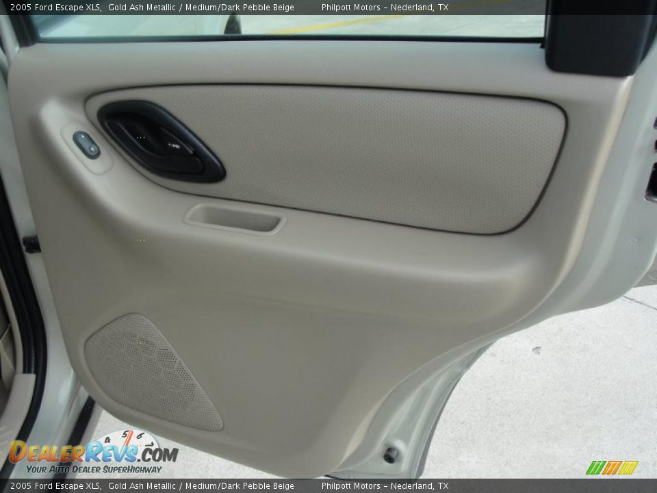 2005 Ford Escape XLS Gold Ash Metallic / Medium/Dark Pebble Beige Photo #25