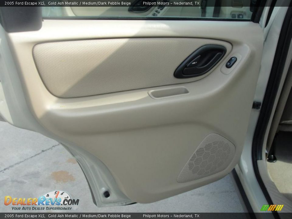 2005 Ford Escape XLS Gold Ash Metallic / Medium/Dark Pebble Beige Photo #28