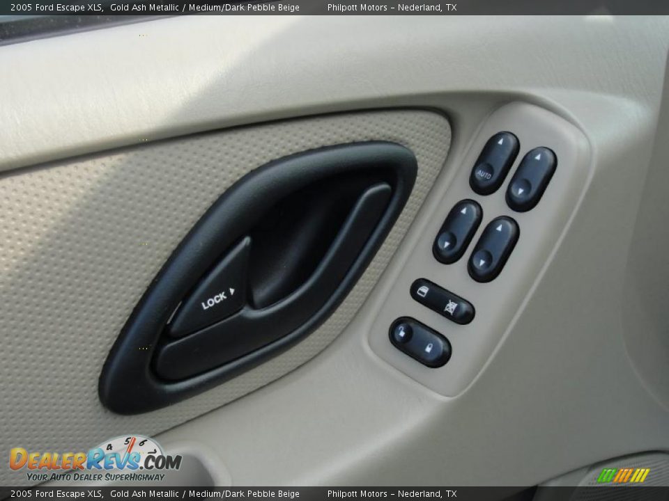 2005 Ford Escape XLS Gold Ash Metallic / Medium/Dark Pebble Beige Photo #31