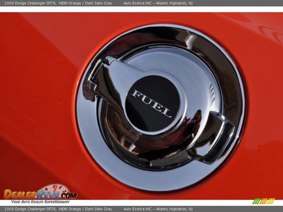 Controls of 2009 Dodge Challenger SRT8 Photo #17