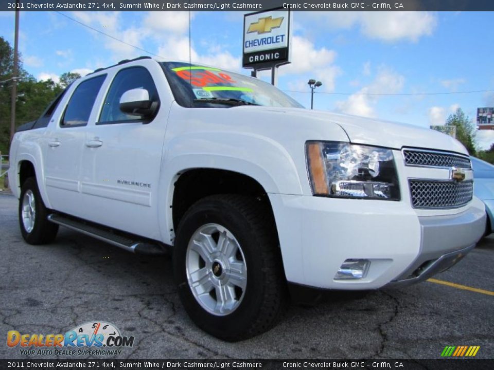 Front 3/4 View of 2011 Chevrolet Avalanche Z71 4x4 Photo #1
