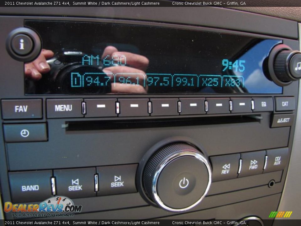 2011 Chevrolet Avalanche Z71 4x4 Summit White / Dark Cashmere/Light Cashmere Photo #16
