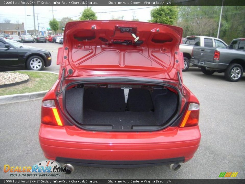 2006 Ford Focus ZX4 ST Sedan Infra-Red / Charcoal/Charcoal Photo #10