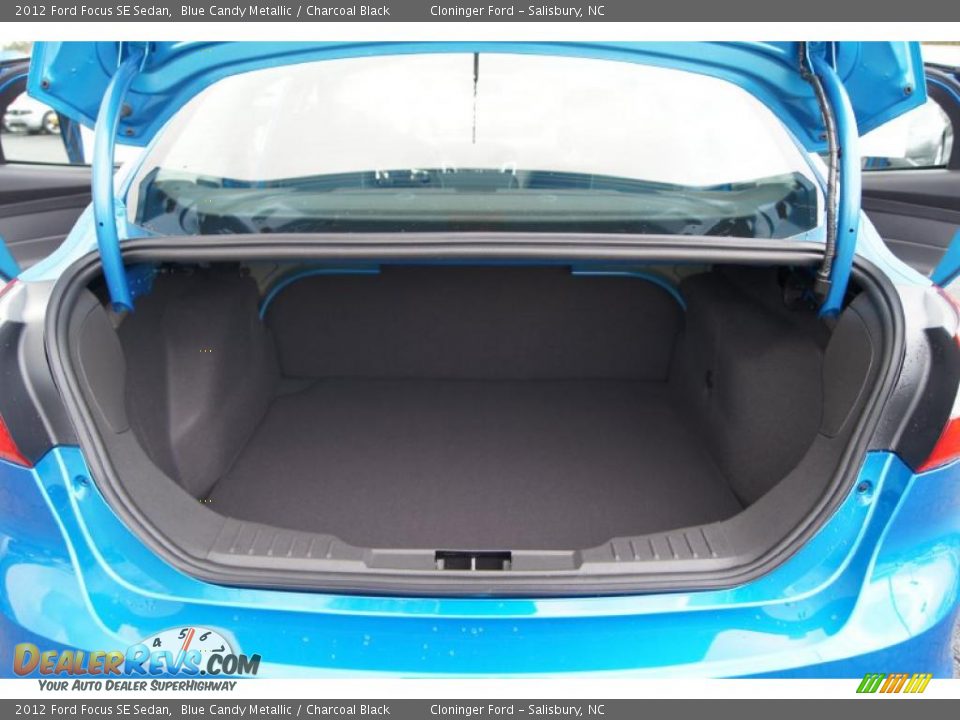 2012 Ford Focus SE Sedan Trunk Photo 10