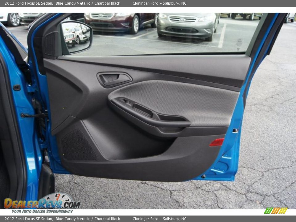 Door Panel of 2012 Ford Focus SE Sedan Photo #14