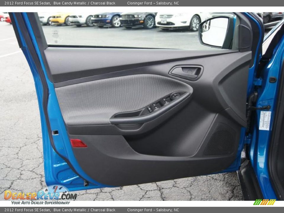 Door Panel of 2012 Ford Focus SE Sedan Photo #18