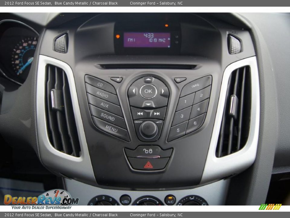 Controls of 2012 Ford Focus SE Sedan Photo #26