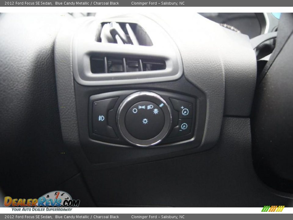 Controls of 2012 Ford Focus SE Sedan Photo #30